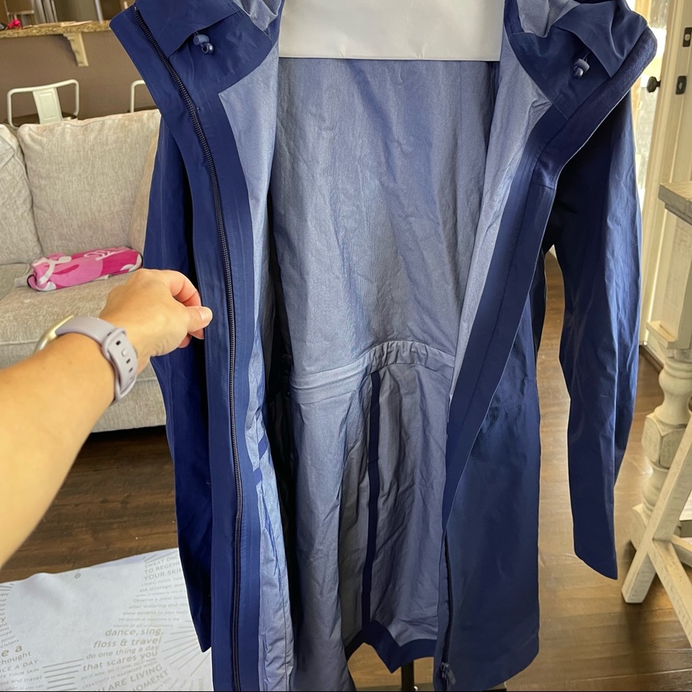 Lululemon rain jacket - Picture 5 of 6